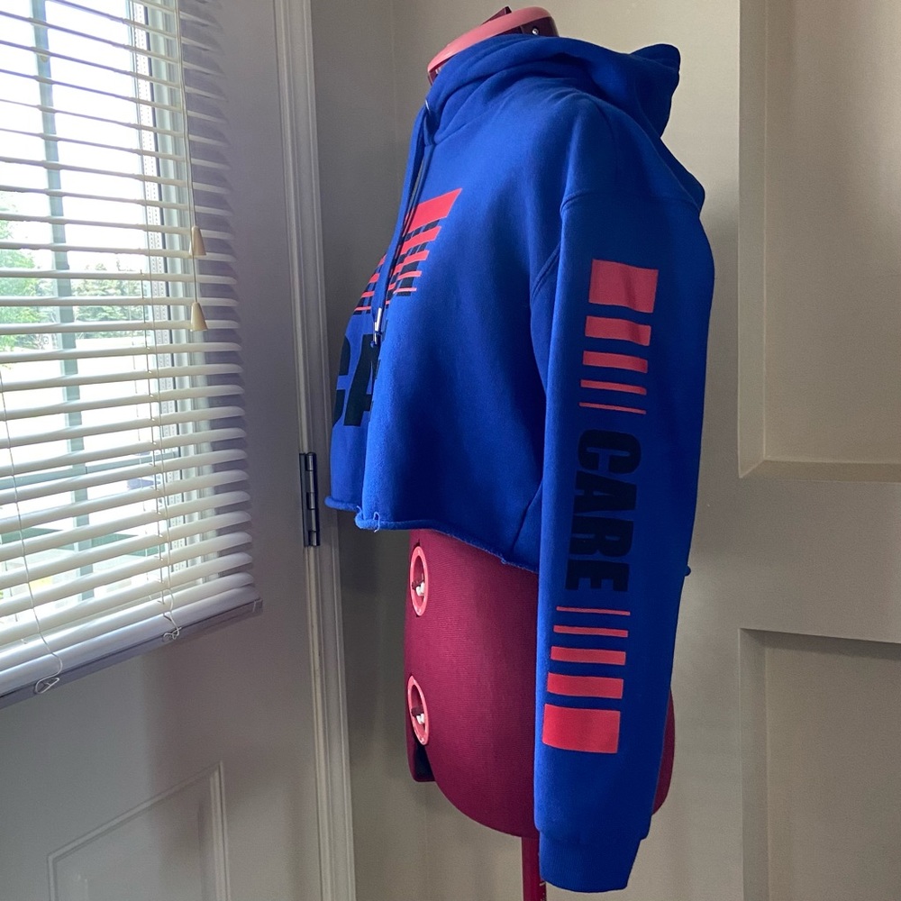 Amnesia women blue graphic long sleeve hooded pullover crop top. Size M. Used. - Picture 9 of 10